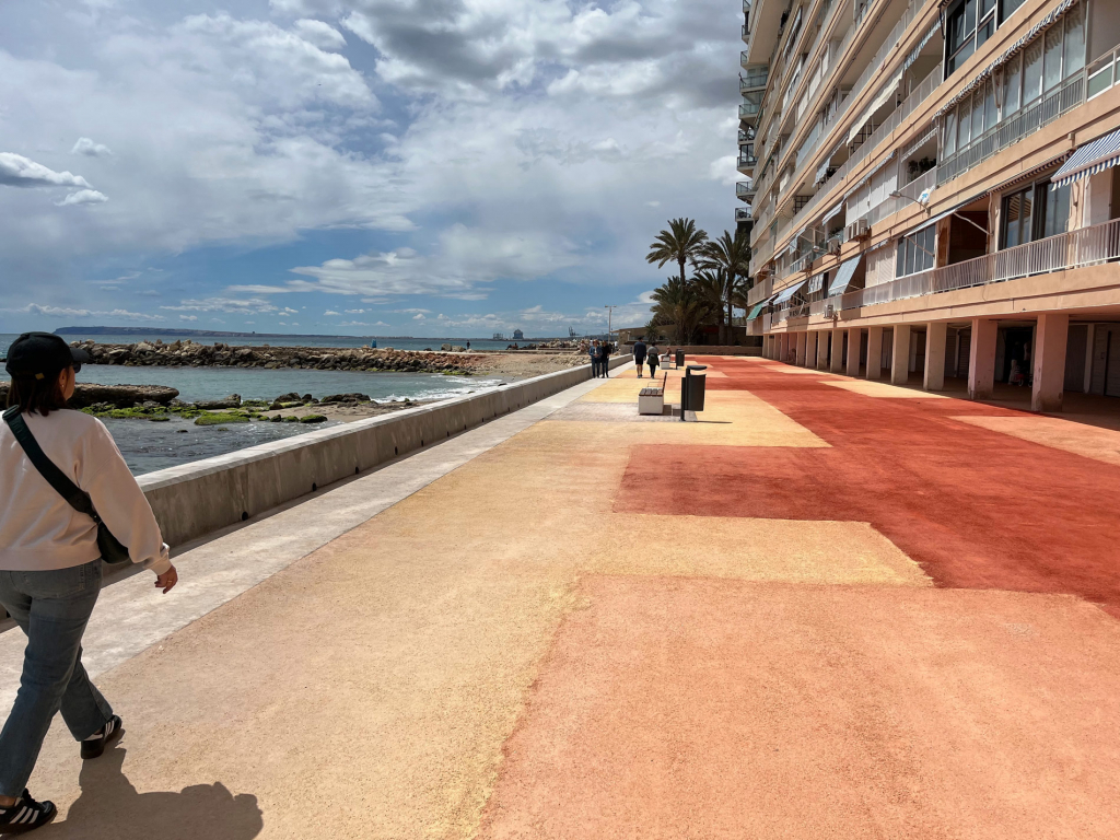 Paseo muro litoral en Finca Adoc